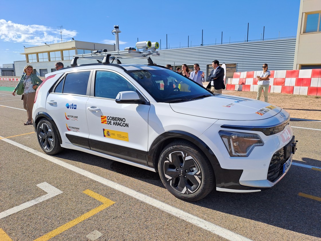 MotorLand idea un vehículo 'que va solo' y quiere que la industria venga a probarlo