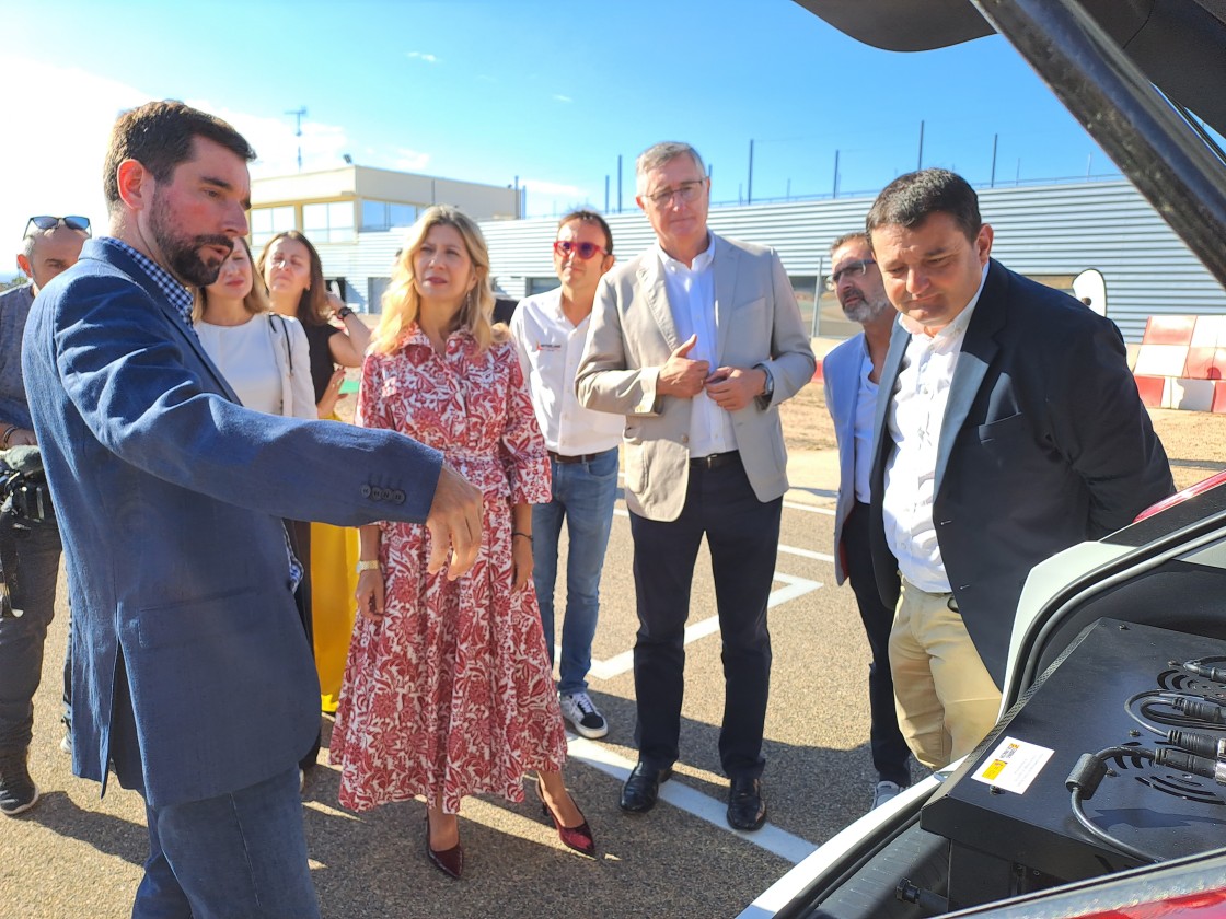 “Ya podemos soltar manos y pies, que el coche nos lleva salvando obstáculos”