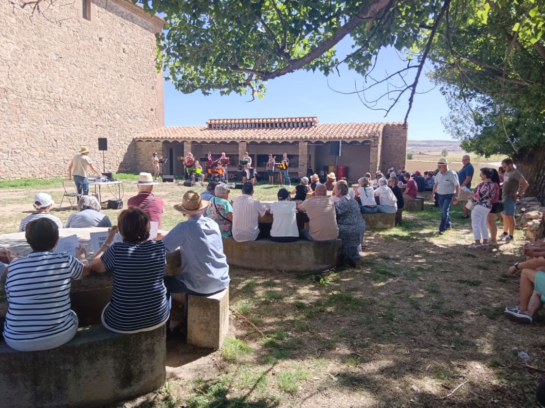 Más de 100 personas se suman a la primera edición del Día del Chopo Cabecero