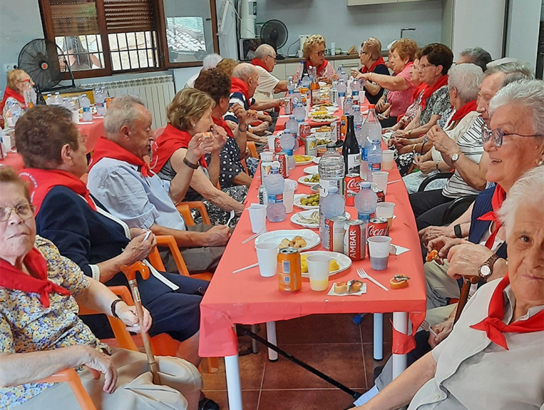 Segura de Baños rinde homenaje a sus vecinos octogenarios