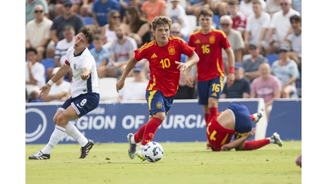 Un golazo de Juan rubrica el triunfo de la sub-19 en el Pinatar Arena