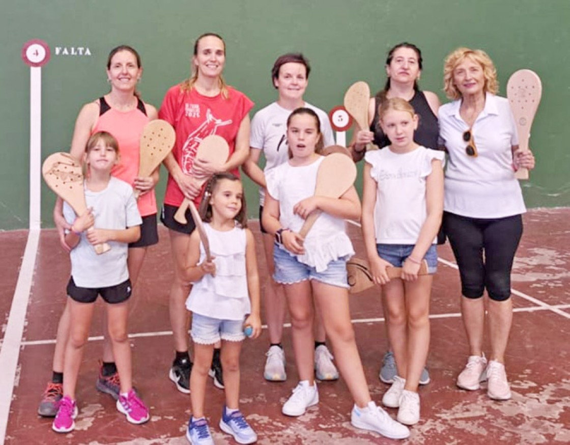 Una veintena de participantes en el torneo de pala de Rubielos