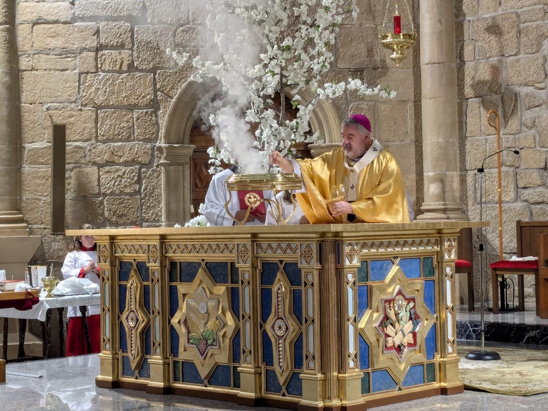 El arzobispo de Zaragoza visita Andorra y consagra el nuevo altar