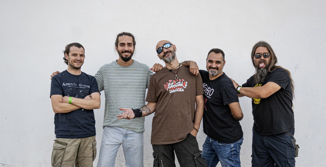 Más intenso, más directo y más de pueblo: Azero lanza su décimo disco