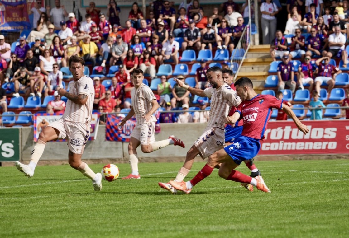 El Teruel rescata un punto ante el Eldense (1-1) en otro duelo mediatizado por el VAR