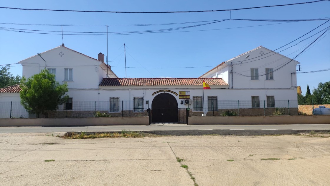Los guardias civiles en prácticas destinados  al puesto de Muniesa se mudan a otro cuartel