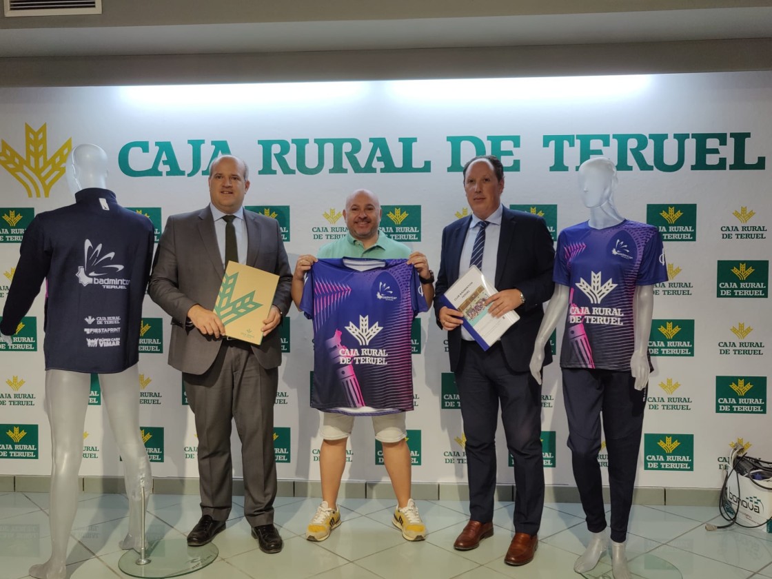 El Bádminton Teruel presenta su nueva equipación