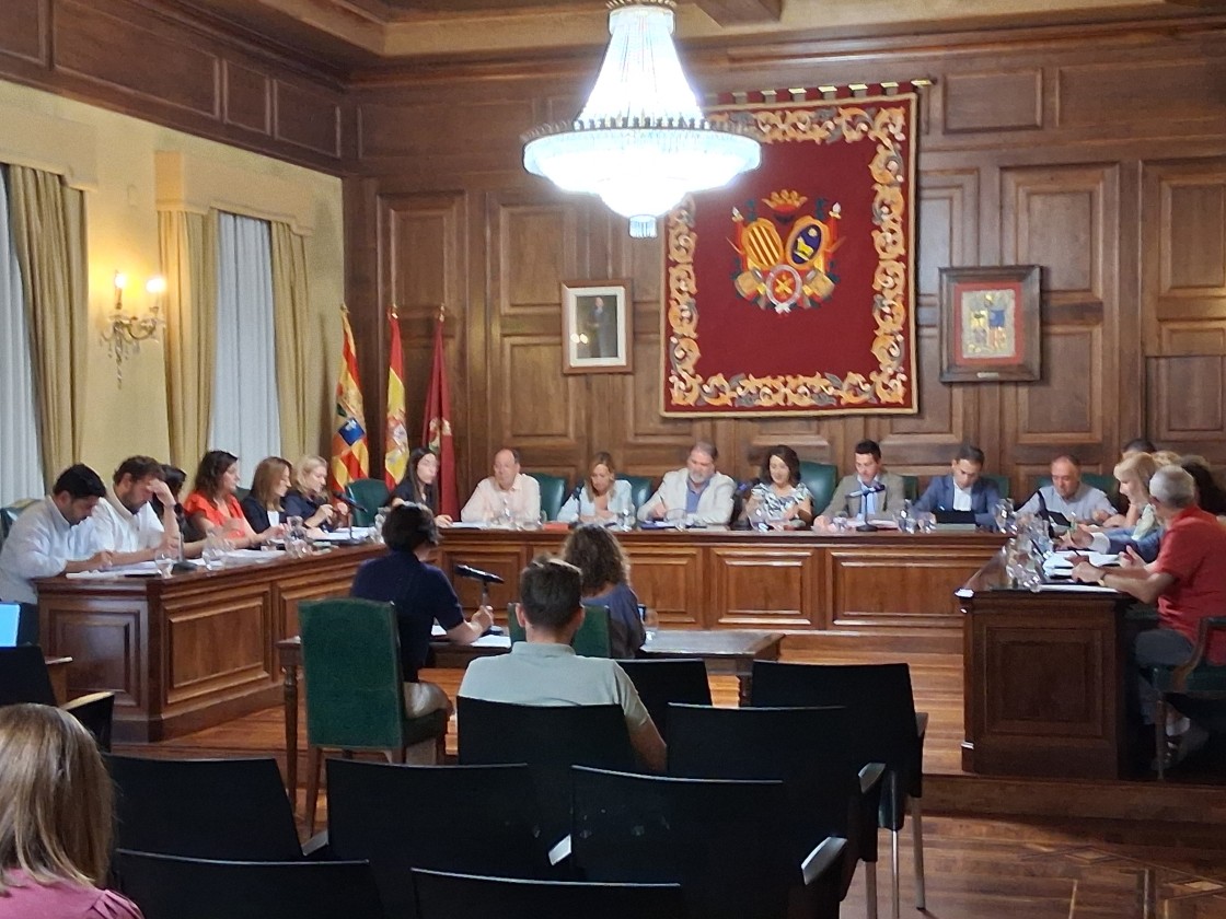 El pleno del Ayuntamiento de Teruel aprueba 49 propuestas de los grupos políticos en dos años de legislatura
