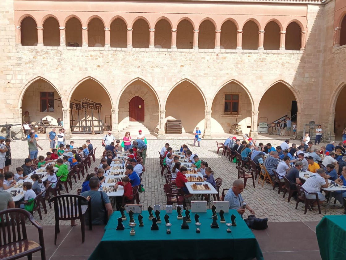 Un centenar de participantes en el torneo de ajedrez jugado en Mora
