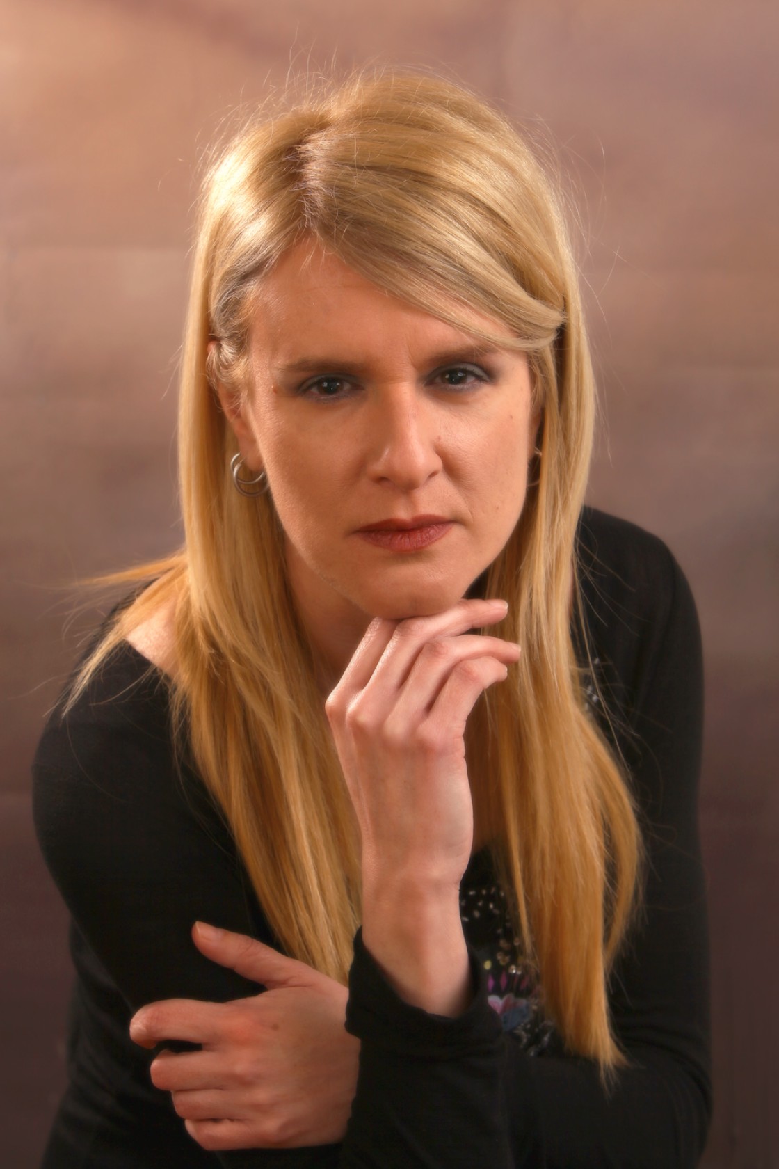 Verónica Martínez Amat, escritora valenciana: “No me gustan los héroes perfectos, sino los personajes que viven de forma coherente”