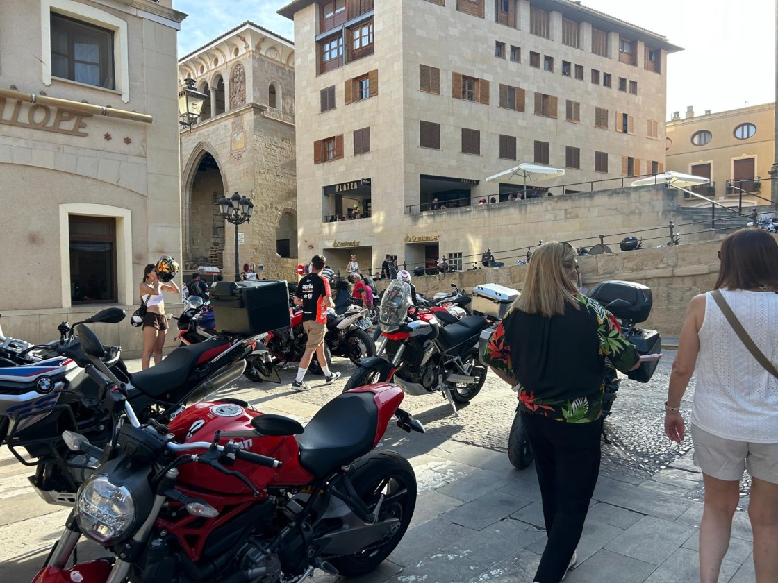 Superbikes llena los alojamientos y estira el verano turístico  en el Bajo Aragón