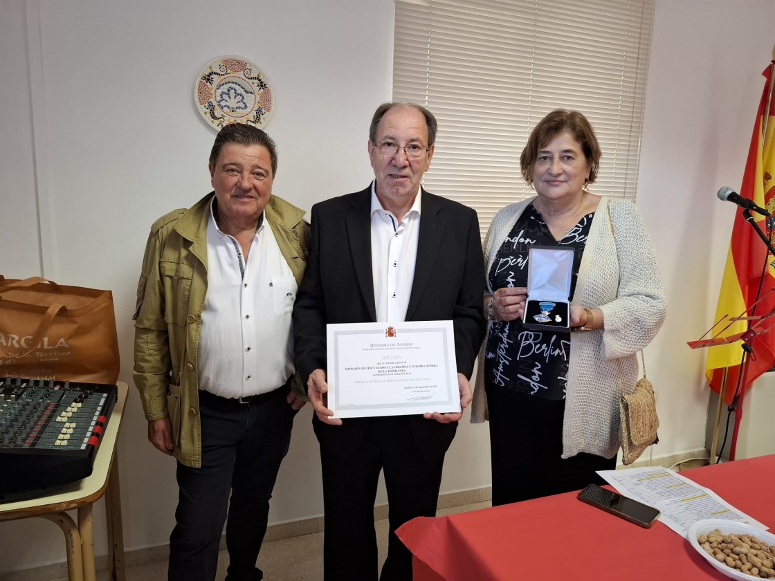 La Hermandad de Jesús Atado a la Columna recibe la Medalla de Plata  al Mérito Social Penitenciario