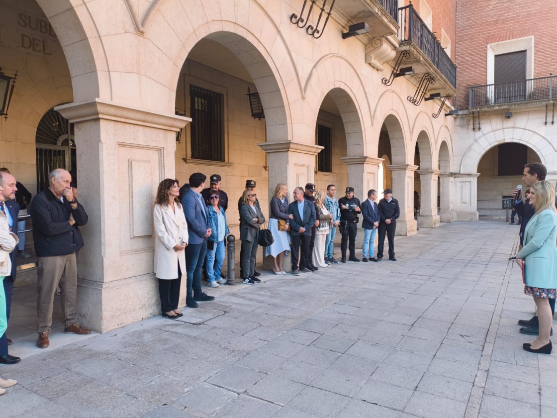 Minuto de silencio por las cuatro víctimas  de violencia machista del último mes