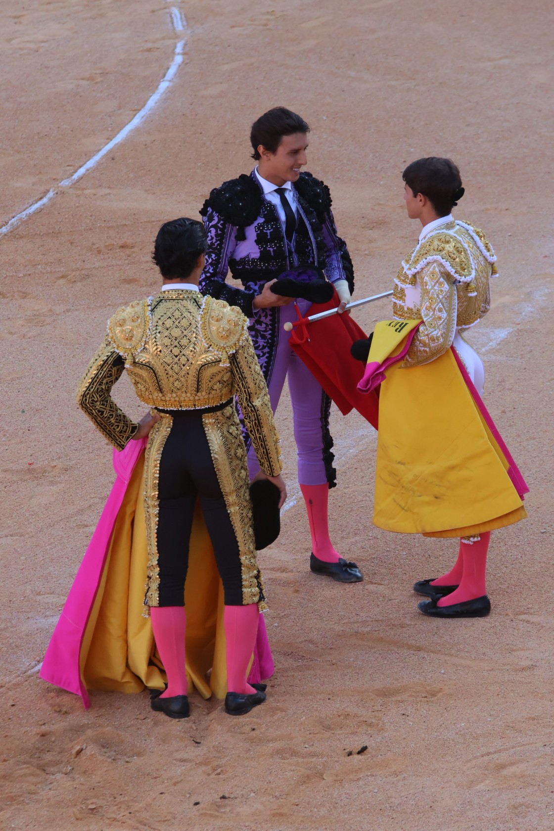 Cónsul Aarón Palacio: triunfo rotundo en la alternativa en Nimes