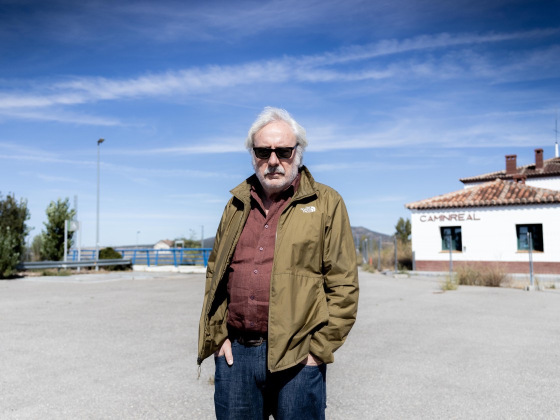 Julio Llamazares, escritor: “No entiendo que haya gente que se oponga al Museo de la Batalla de Teruel, debería llevar años abierto”