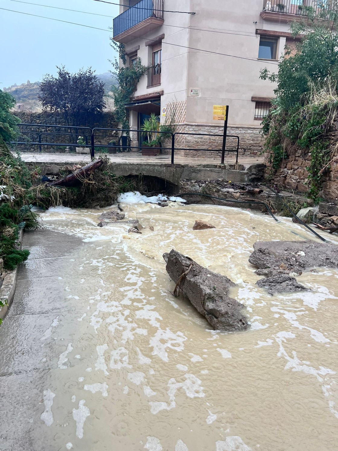 Las fuertes lluvias desbordan los barrancos de Las Parras y dañan el parque Extinción