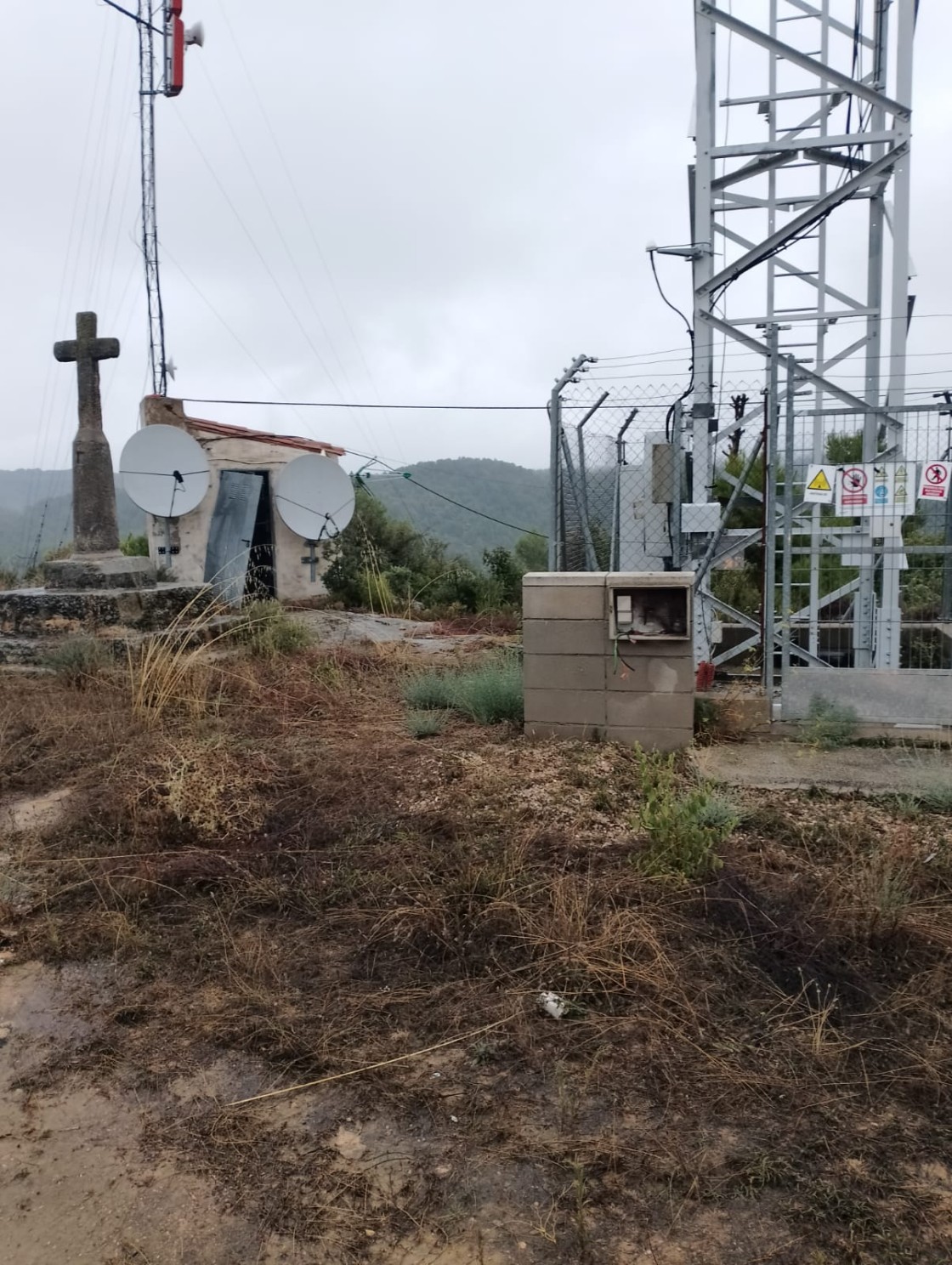 Un rayo deja a los vecinos de Arens de Lledó sin televisión, internet y telefonía móvil
