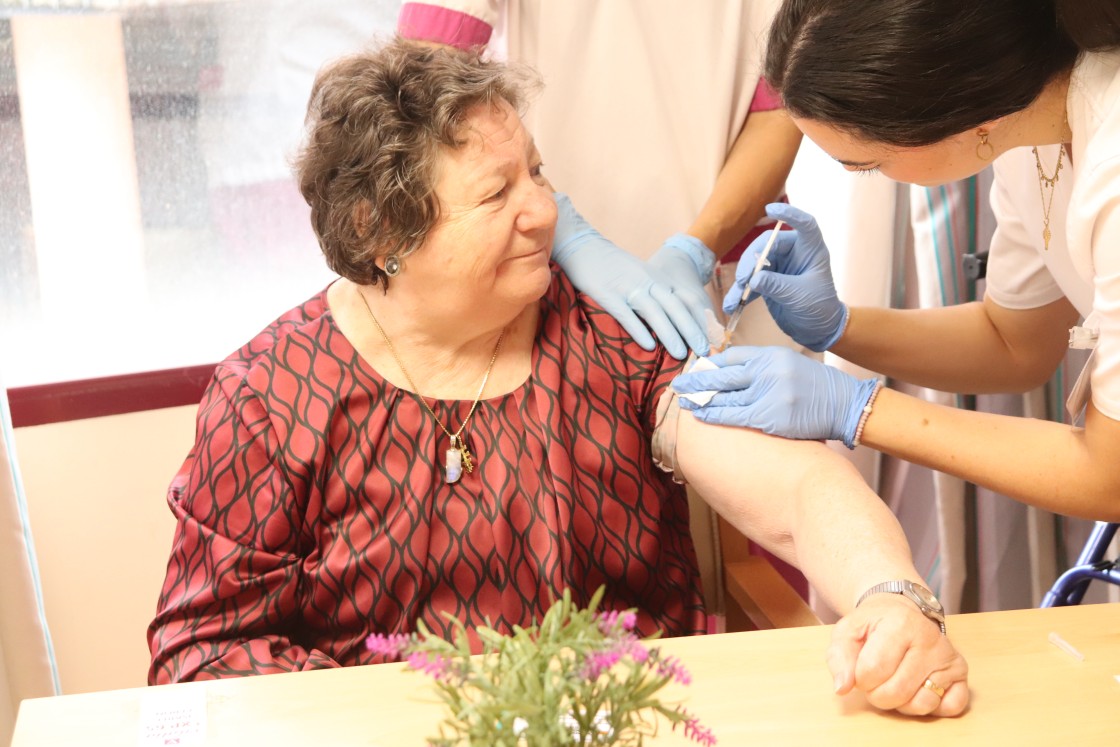 Comienza la vacunación de gripe y covid en las residencias de Teruel