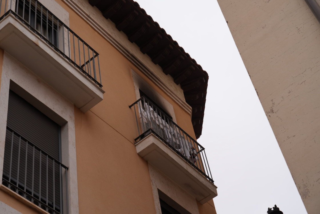 Muere un joven por inhalación de humo en un incendio en un piso en el Centro Histórico de Teruel