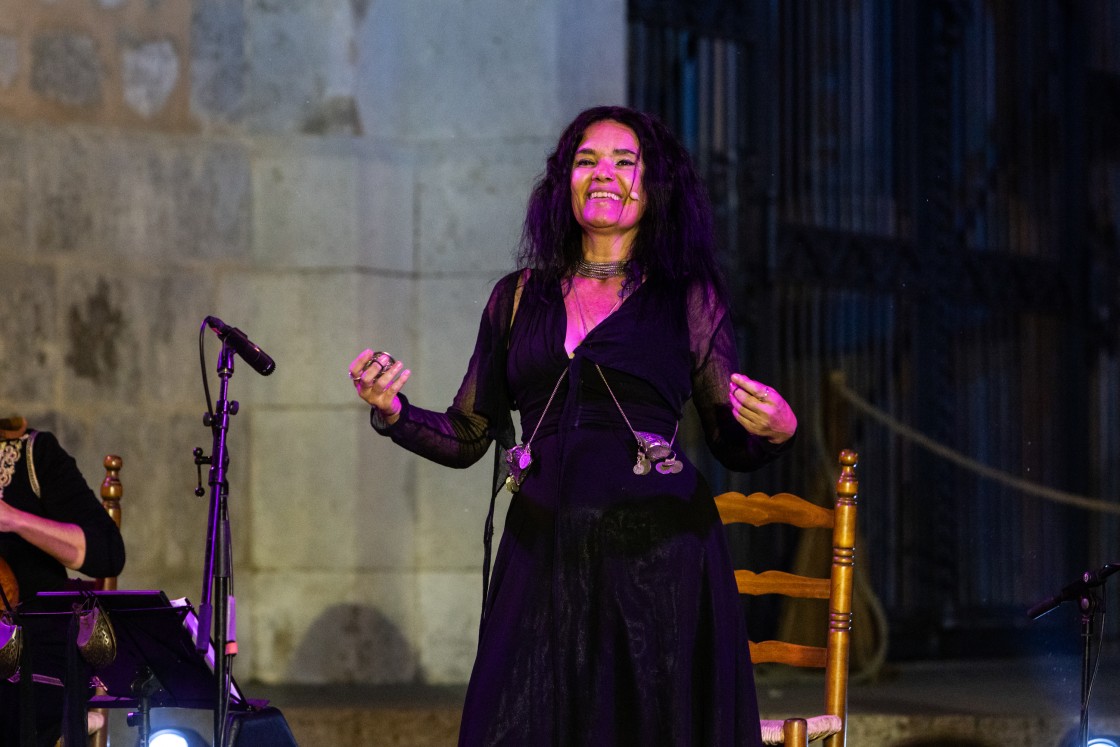 Mara Aranda, cantante y directora del Centro Internacional de la Música Medieval de Valencia: “Hubo mujeres trobadoras pero no nos engañemos, si sabían leer era porque pertenecían a la nobleza”