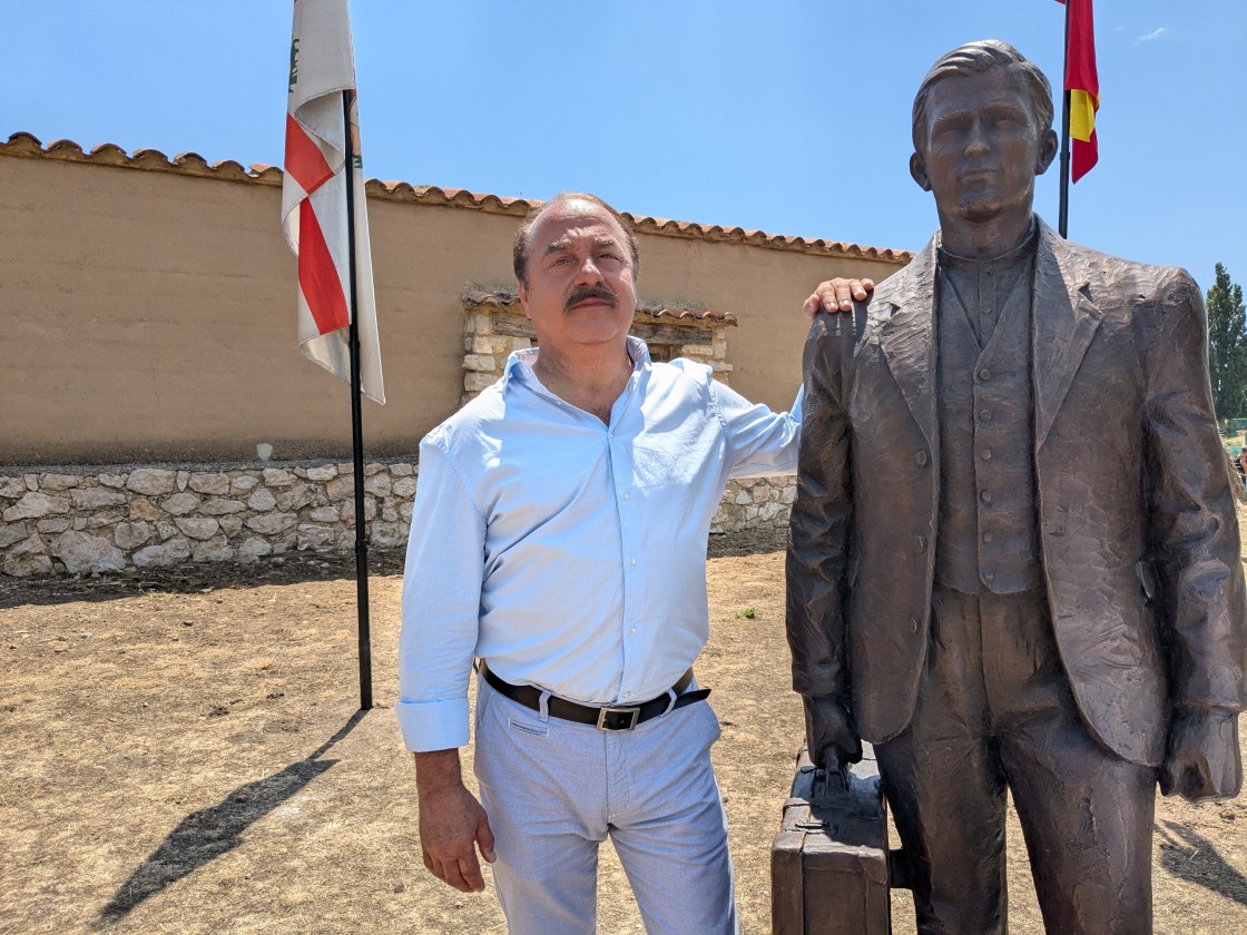 Fermín Yagües, autor de un libro sobre la emigración desde Jabaloyas a EEUU y México: “Quería rescatar las vidas de los emigrantes, que no se perdieran en las grietas del olvido”