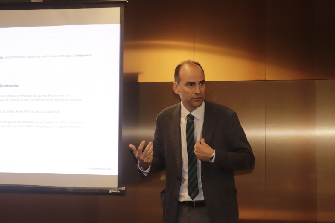 Juan Linares, director de asesoría fiscal en Ibercaja Banco: “La nueva ley de empresa familiar flexibiliza los requisitos para facilitar el relevo”