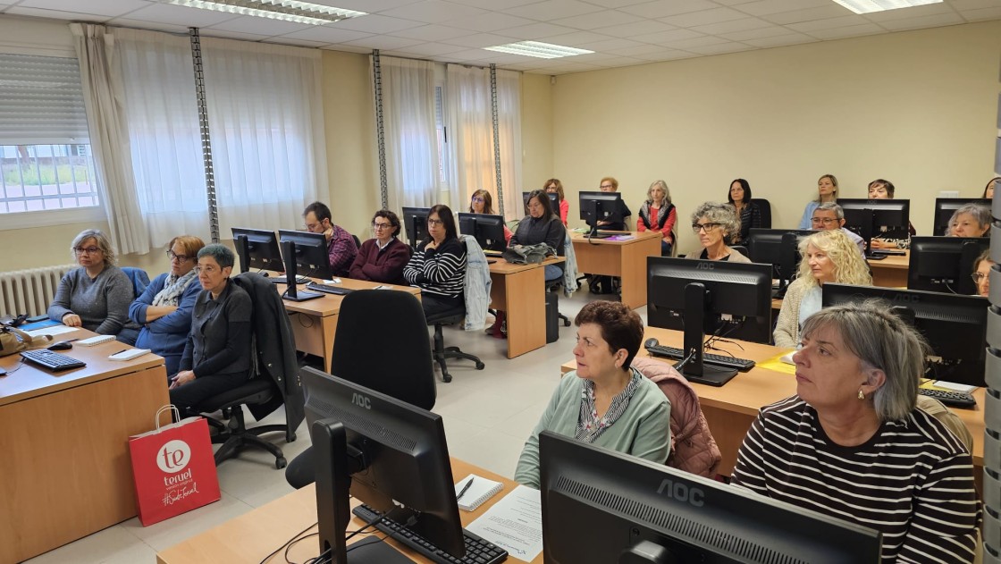 El personal de las bibliotecas municipales turolenses se forma en comunicación digital y redes sociales