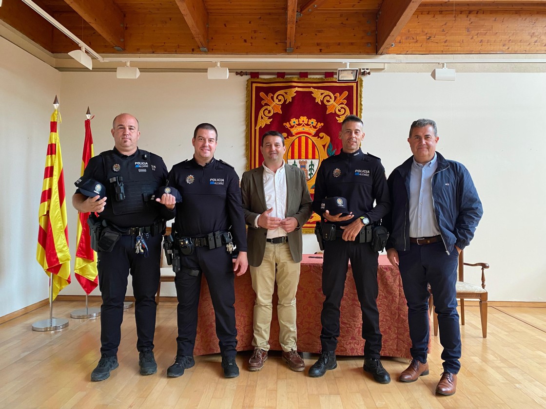 Dos agentes ascienden a oficiales en la Policía Local de Alcañiz tras una promoción interna