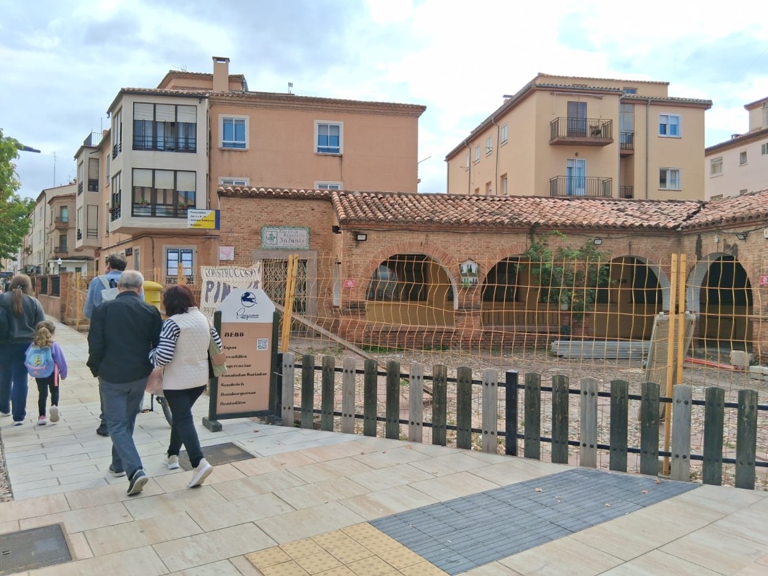 La cubierta del mercadillo del Ensanche se sustituirá para evitar filtraciones