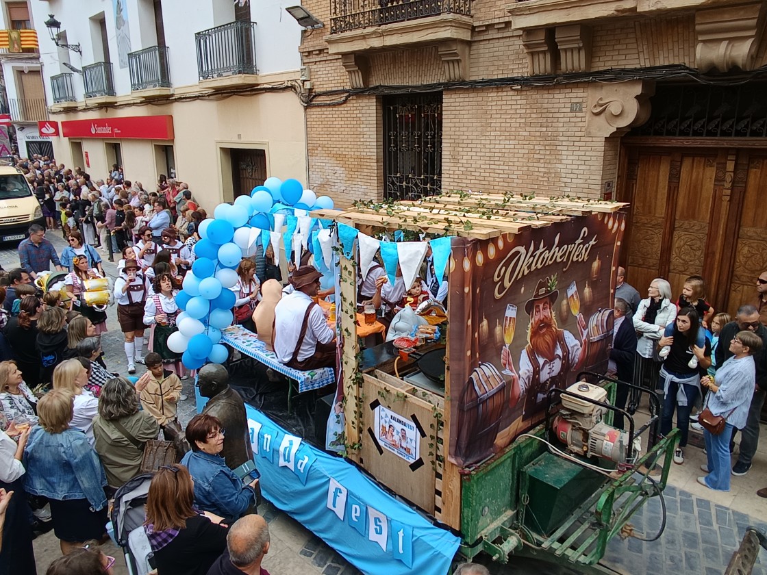 Calanda celebra su particular Oktoberfest en la víspera del día grande de las Fiestas del Pilar