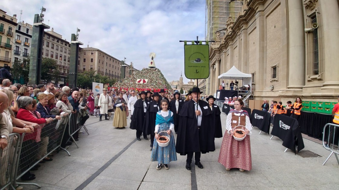 La Cofradía de la Trufa participa en la Ofrenda de Frutos a la Virgen del Pilar