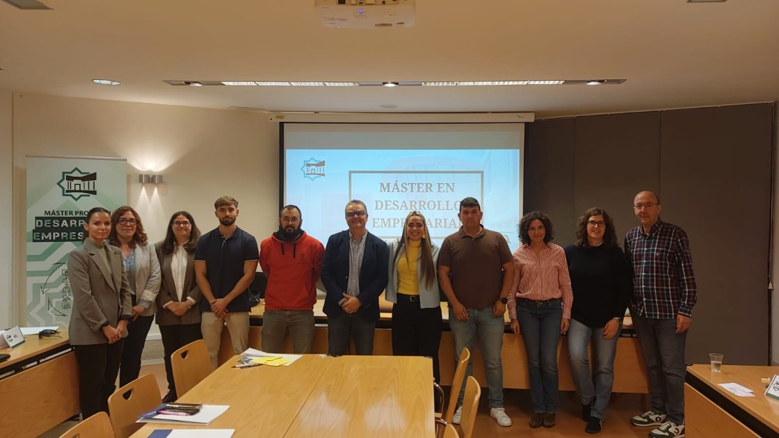 El máster de Desarrollo Empresarial aumenta su crecimiento y apoyos en el nuevo inicio