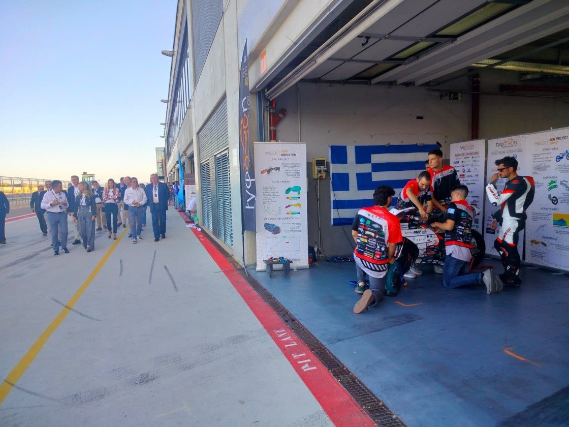 Los equipos italianos de Quartodilitro Unipo y Polimi Motorcycle Factory han resultado ganadores a la excelencia en las categorías de eFuel y Electric en MotoStudent