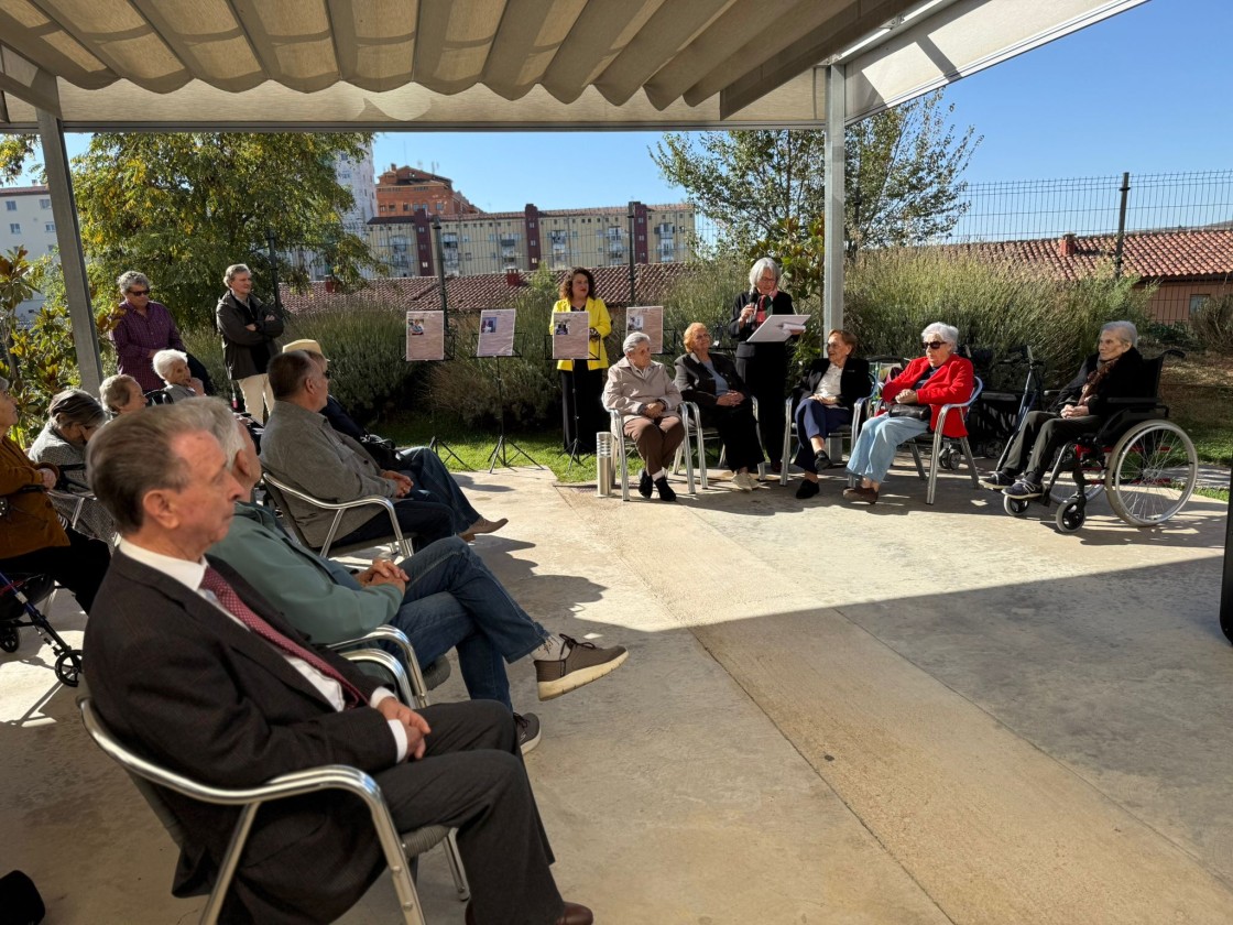 El proyecto ‘Mujeres con alma y fuerza’ se presenta en el centro de mayores Paúles