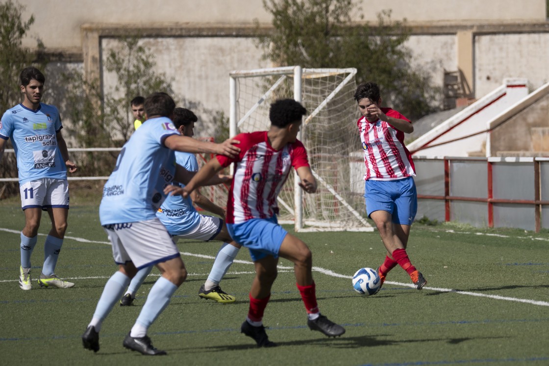 El Atlético Teruel se hace gigante y conserva los tres puntos ante el Brea
