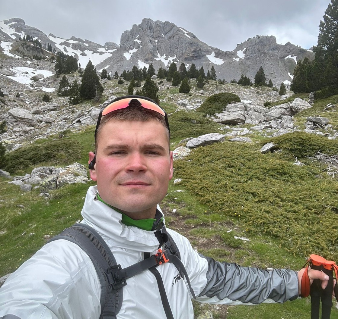 Maciej Zach Baziuk, autor de una guía práctica de iniciación para senderistas: “Ayudo a interpretar distancias y desniveles y relacionarlos con la propia capacidad física”