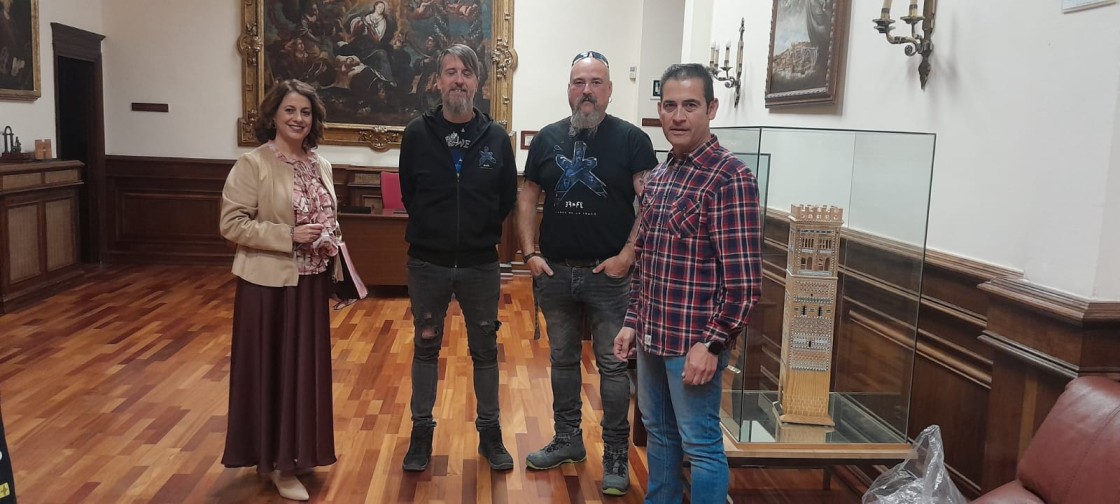 EFFE presenta en el Ayuntamiento su álbum grabado en directo, “X Años de un Trago”