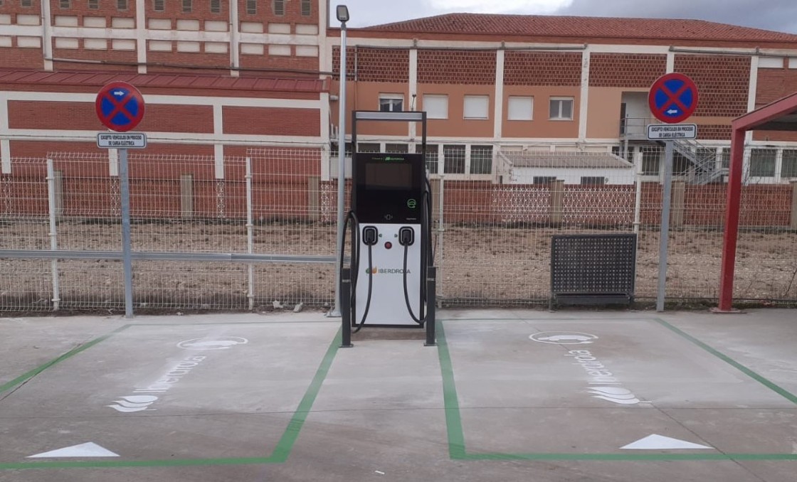 Iberdrola instala un punto de recarga para vehículos eléctricos en Calamocha