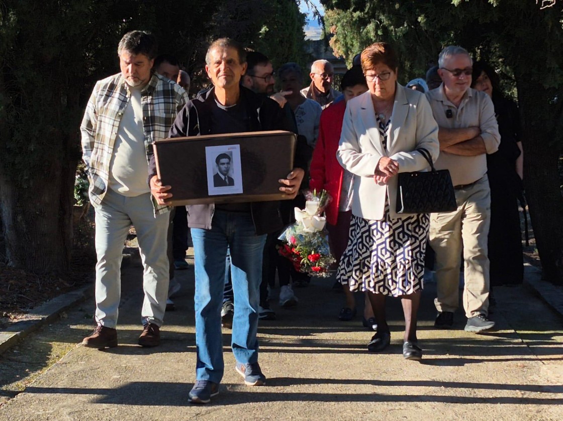 La familia de Joaquín Sancho recupera los restos de su padre tras 78 años