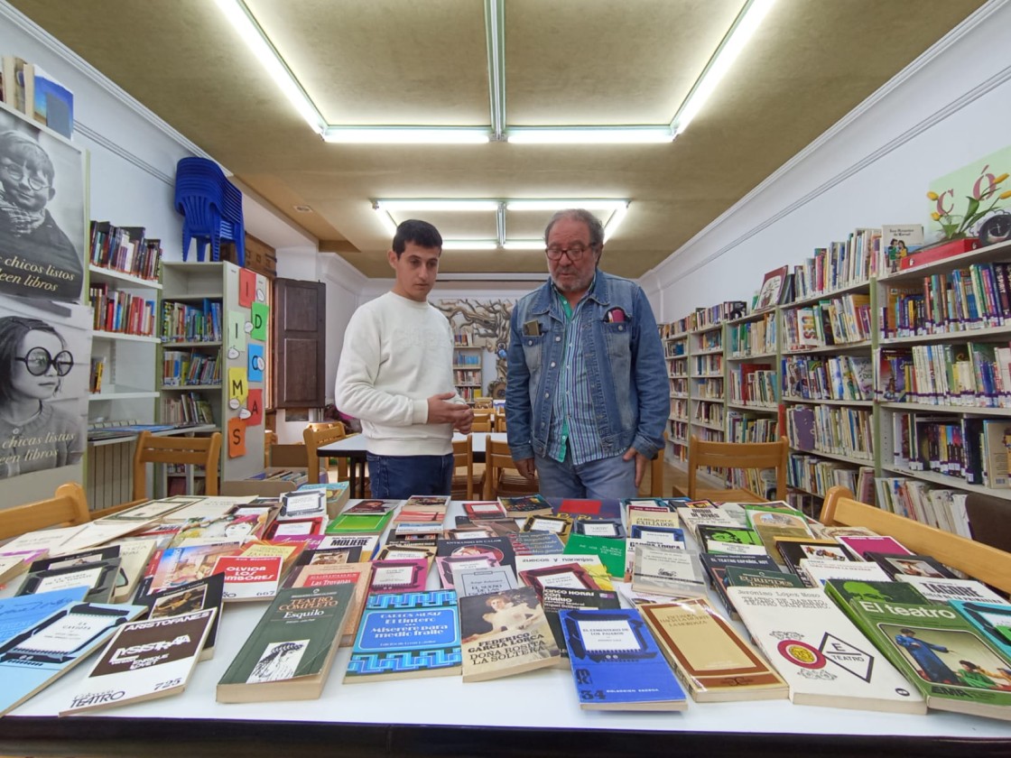 La biblioteca de Monreal recibe parte de la colección de teatro de Carmen García