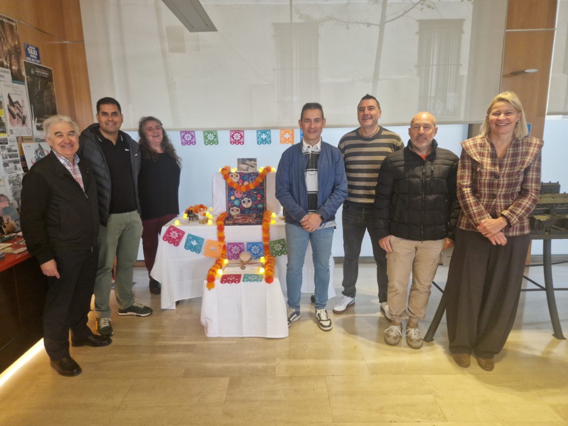 La oficina municipal de Turismo instala un 'altar de los muertos´ ambientado en la figura de los Amantes de Teruel