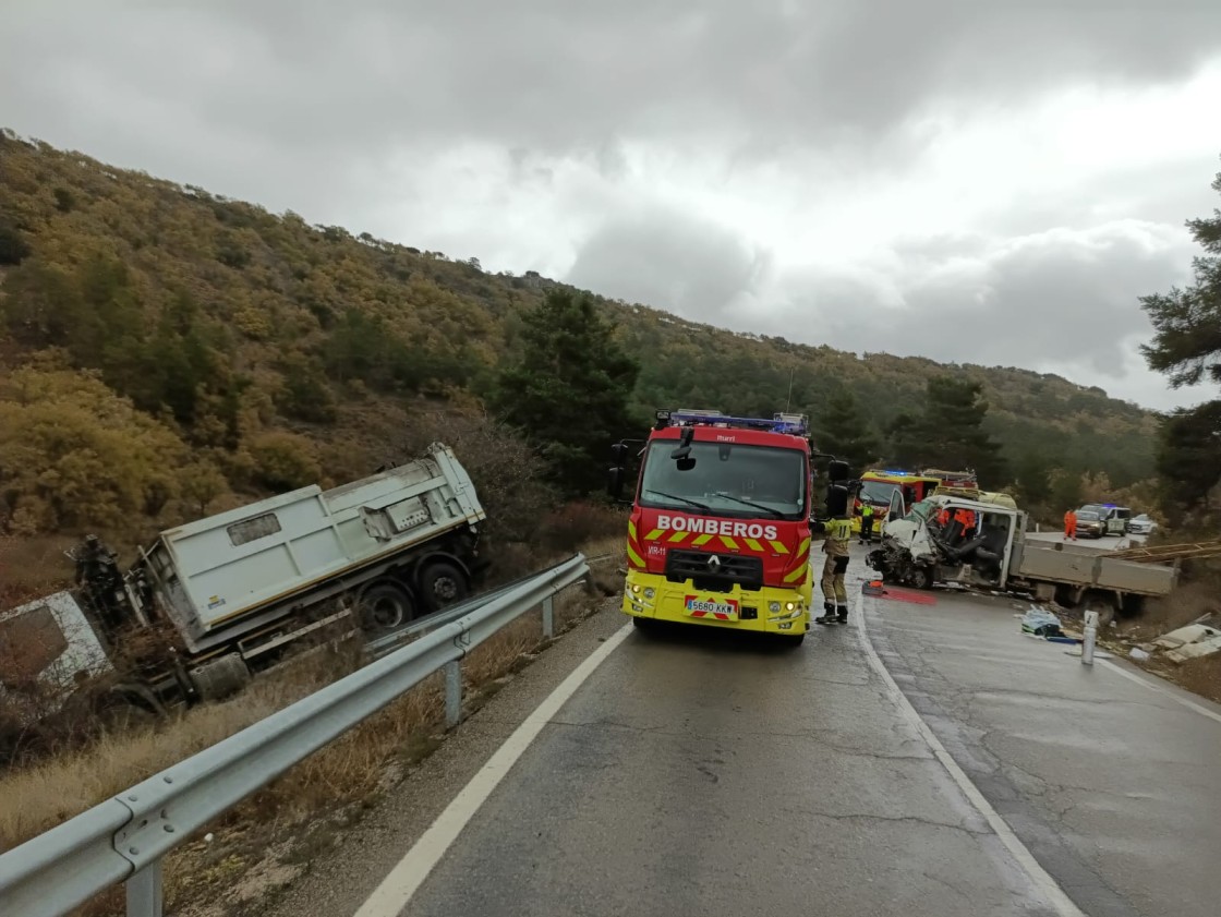 Una persona resulta herida en un accidente entre dos camiones en Orihuela del Tremedal