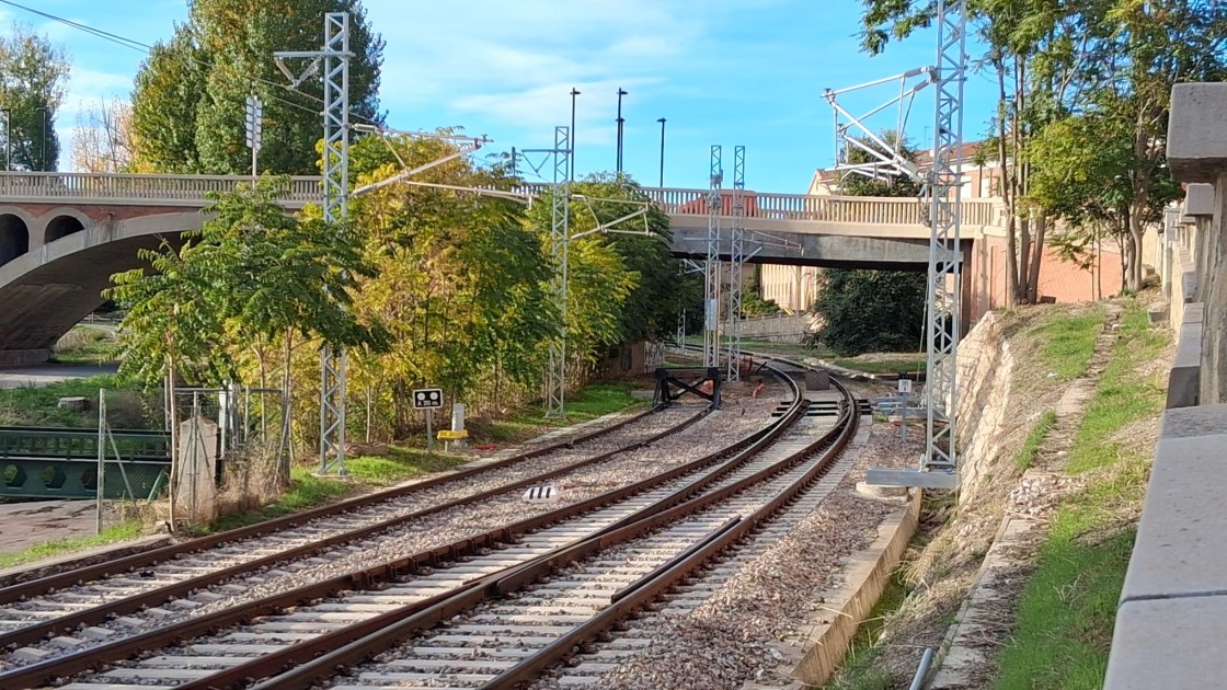 Los ferroviarios discrepan con  la solución para ampliar el gálibo en el puente de la Equivocación