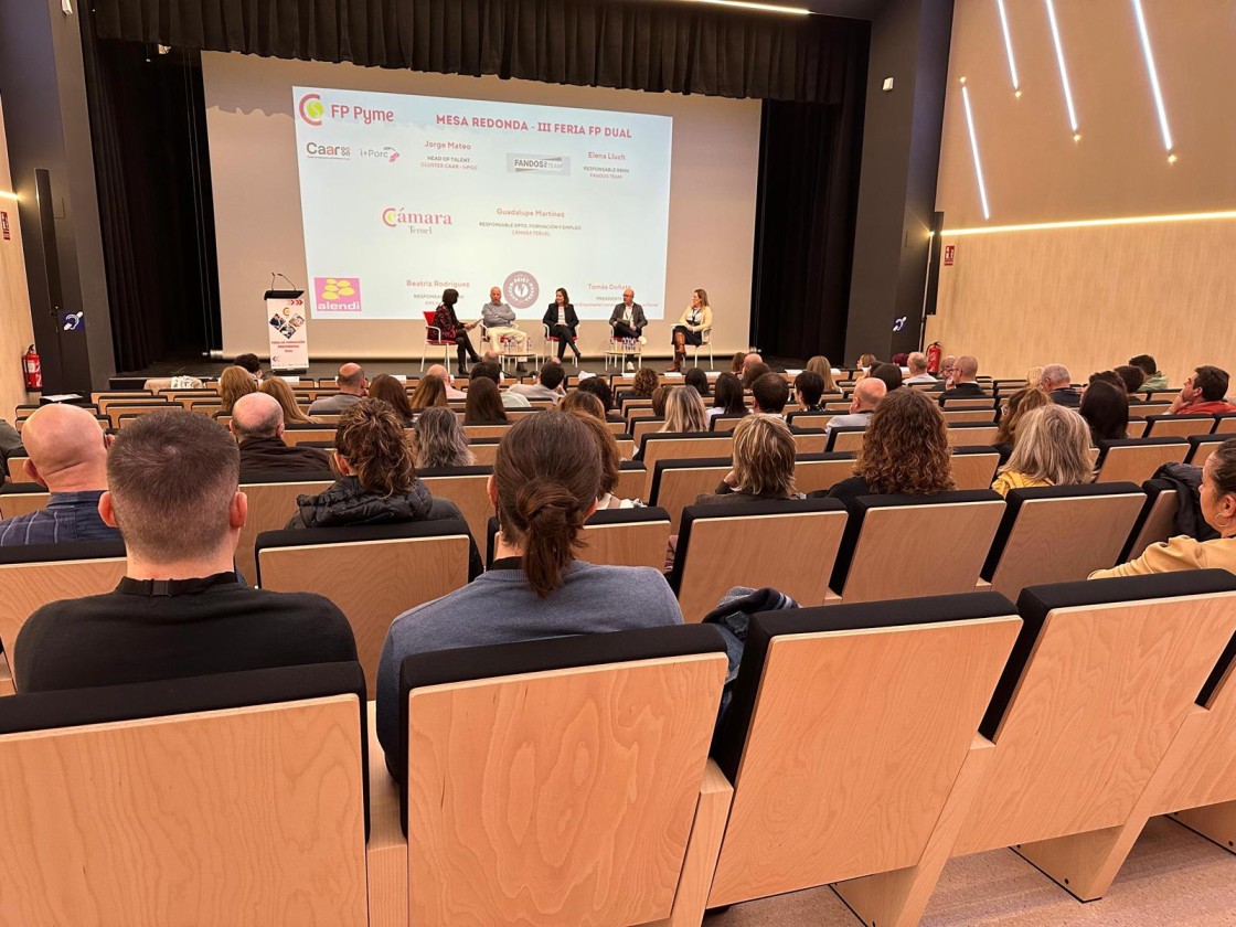 La tercera Feria de Formación Profesional Dual de Teruel refuerza la conexión entre centros educativos y empresas para impulsar el empleo y el talento local