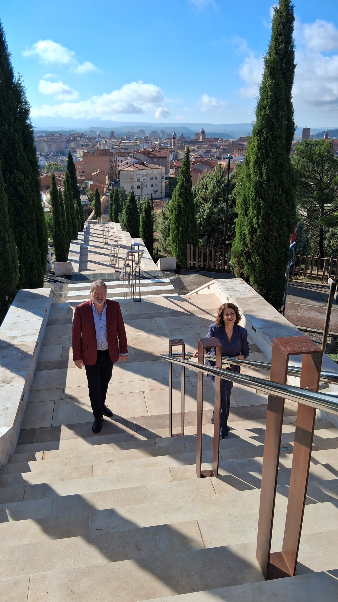 Las escaleras del cementerio renacen con una  nueva estética tras la intervención realizada