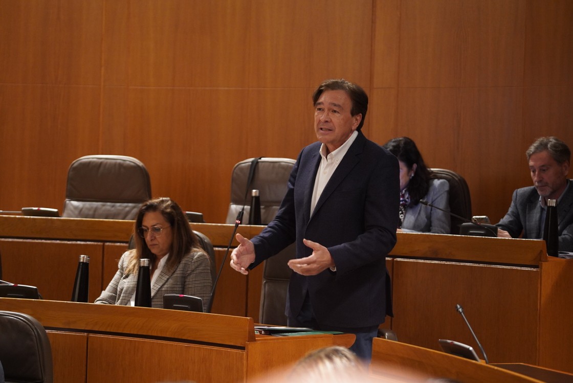 Guitarte insta a proteger el Matarraña de las eólicas y Azcón señala al Miteco