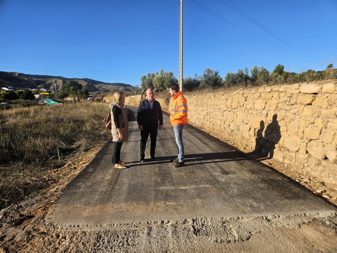 Alcorisa asfalta 5.000 metros cuadrados del camino de la Huerta