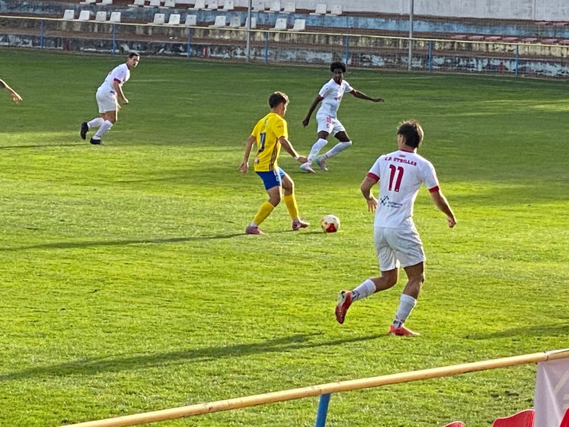 El Robres de Lucas Beltrán deja de nuevo de vacío al CD Utrillas (2-0)