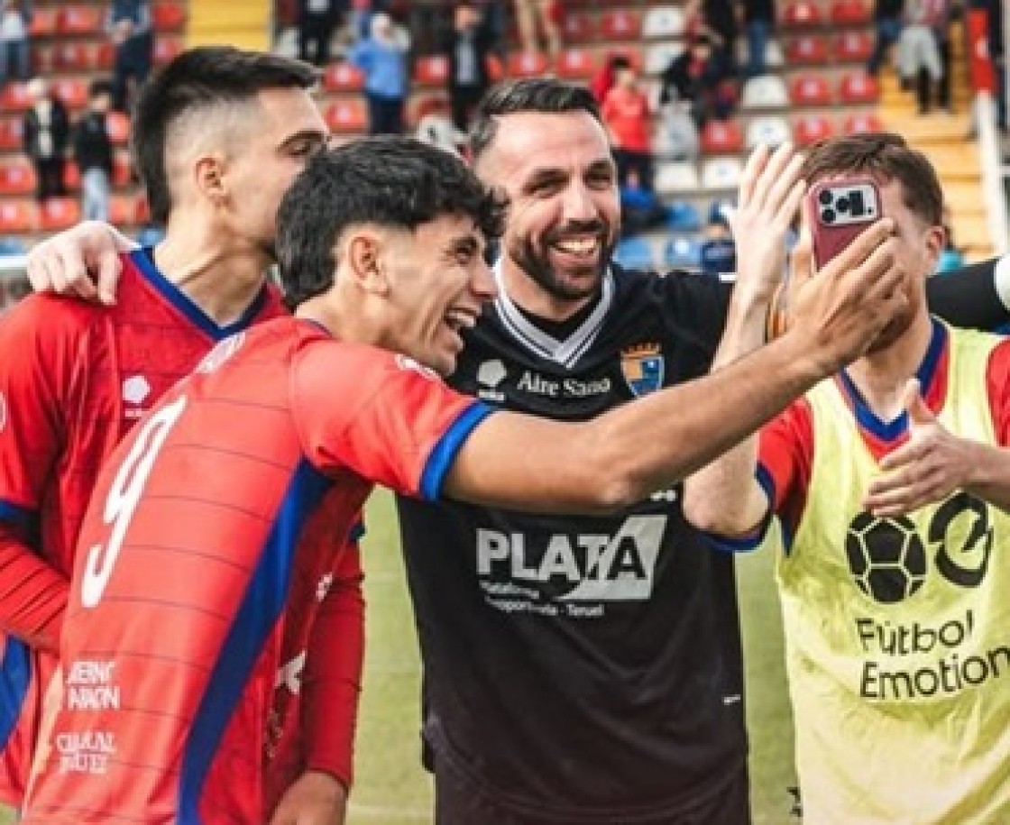 El CD Teruel suma y sigue, vence al Marbella (1-0), recupera el pulso de la liga y acecha el liderato