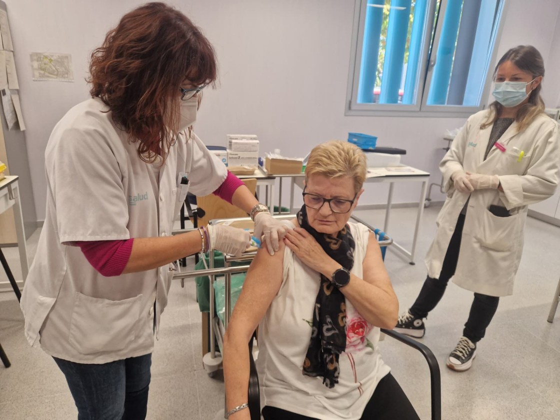 Comienza la vacunación de la gripe para los mayores de 60 años y frente a la covid-19 para mayores de 70 años